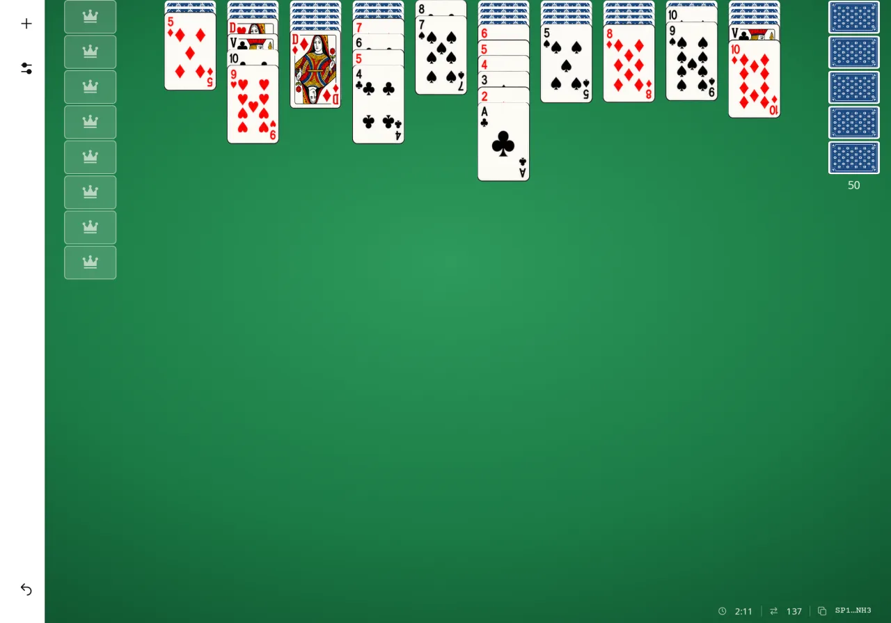 Spider Solitaire sur tablette à l’horizontale, partie à 4 couleurs en cours : piques, cœurs, carreaux et trèfles posés par rang dans les dix colonnes, avec un grand espace de tapis libre sous les cartes.